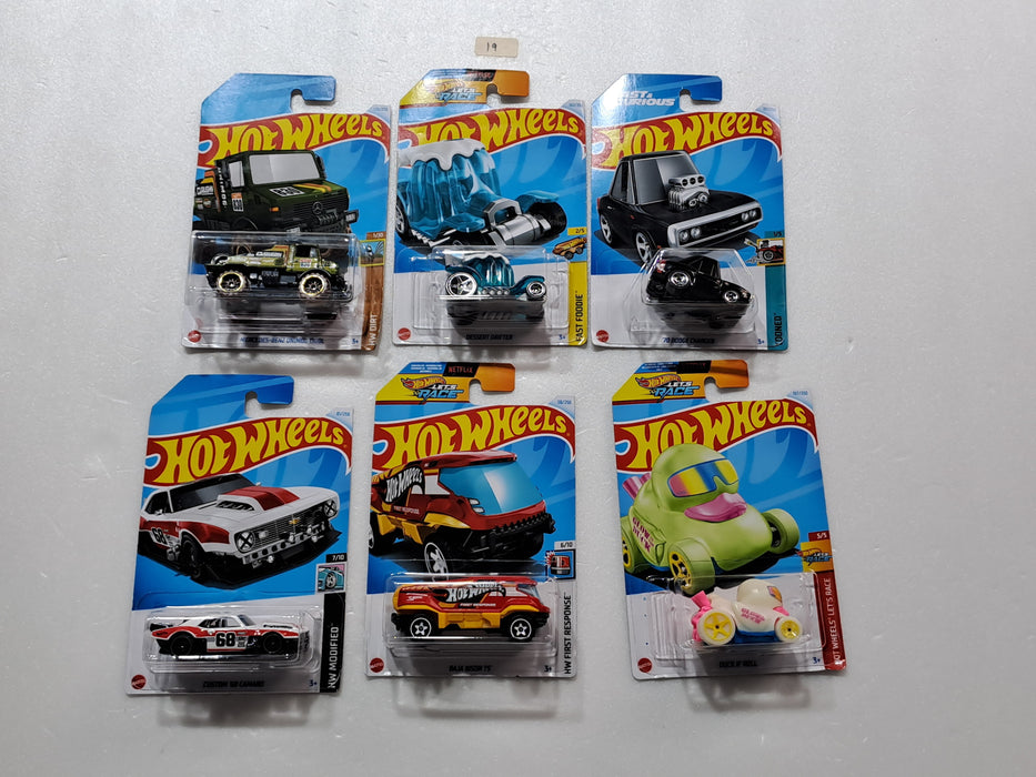 HOT WHEELS - CASE M- BASIC CAR ASSORTED (PACK OF 6 )-DIECAST