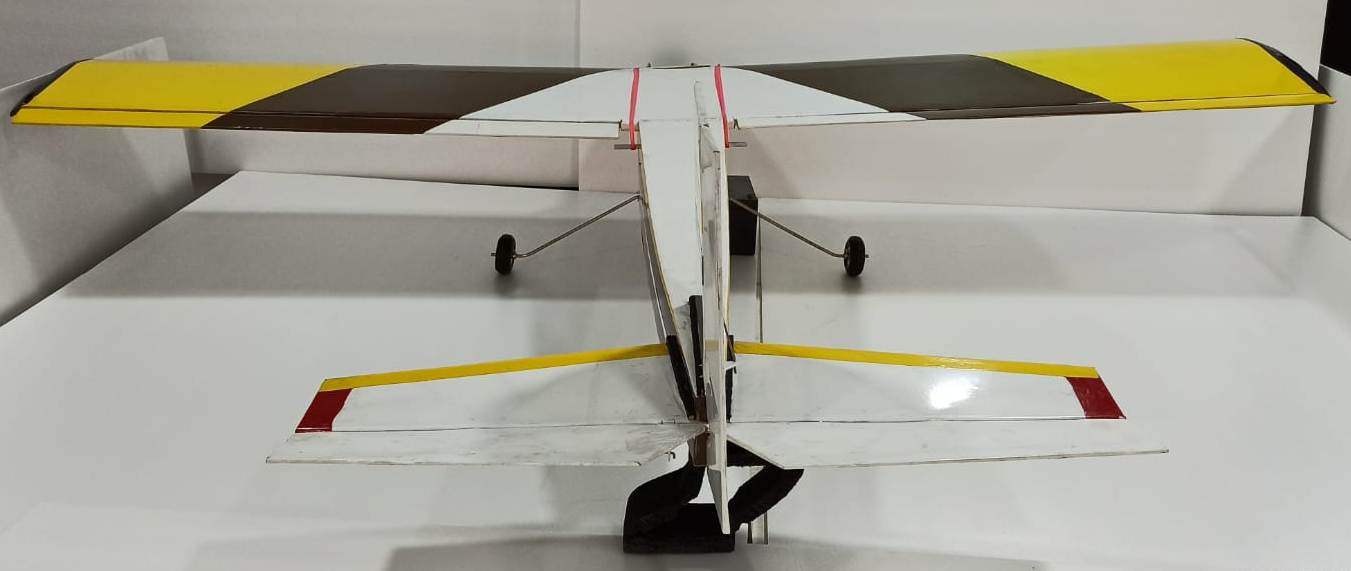 Rc Airplane Trainer 60 Nitro Model Arf Yellow / Black Arf