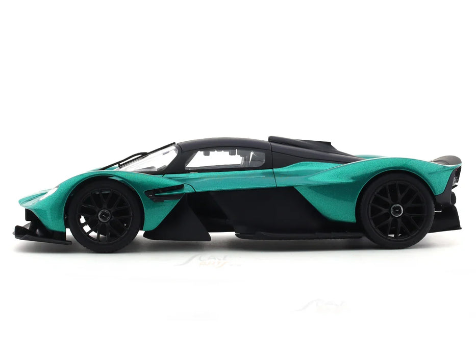 MAISTO  ASTON-MARTIN VALKYRIE GREEN 1:18 DIECAST SCALE MODEL CAR