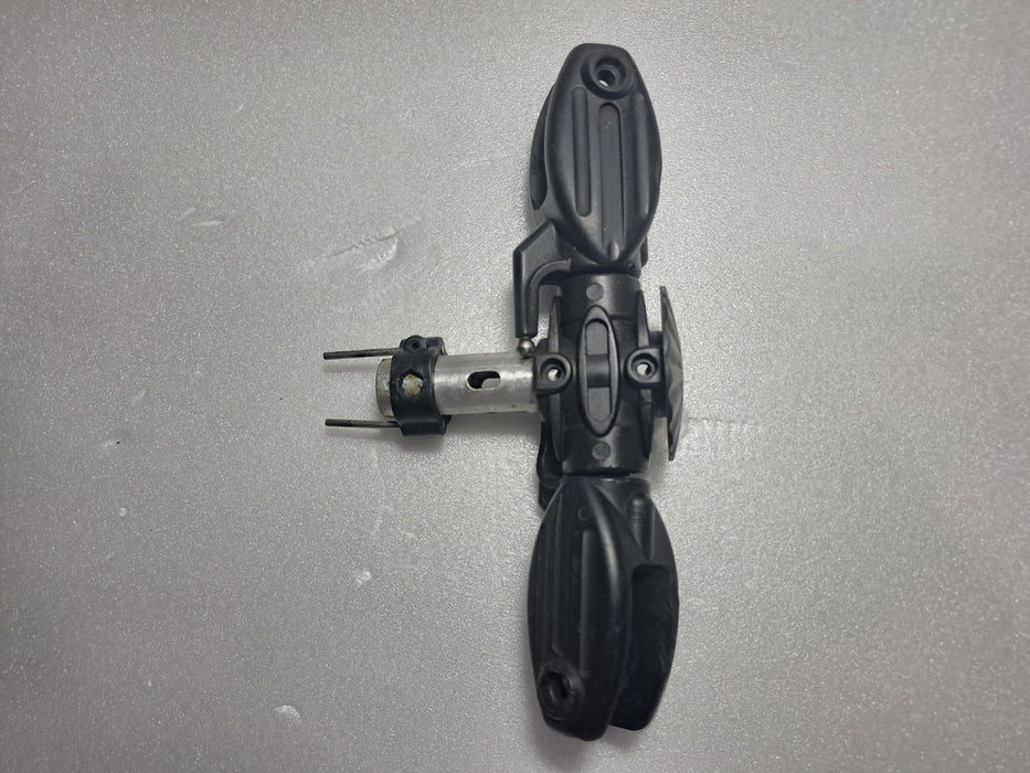 550 SIZE  HELI BLADE GRIP SET WITH YOKE PRE-OWNED