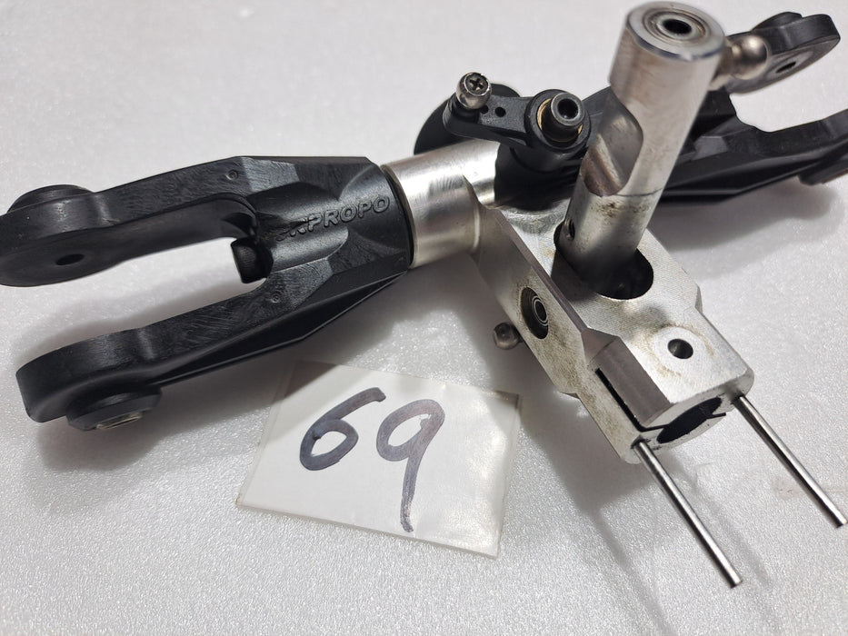 JR VIBE 50 NITRO HELICOPTER HEAD ASSEMBLY SET  WITH BLADE GRIPS AND SEE SAW SHAFT PRE OWNED QUALITY