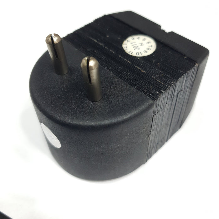 VOLTAGE CONVERTER AC INPUT:220-240V AC OUTPUT:110-120V AC CURRENT:50 WATT