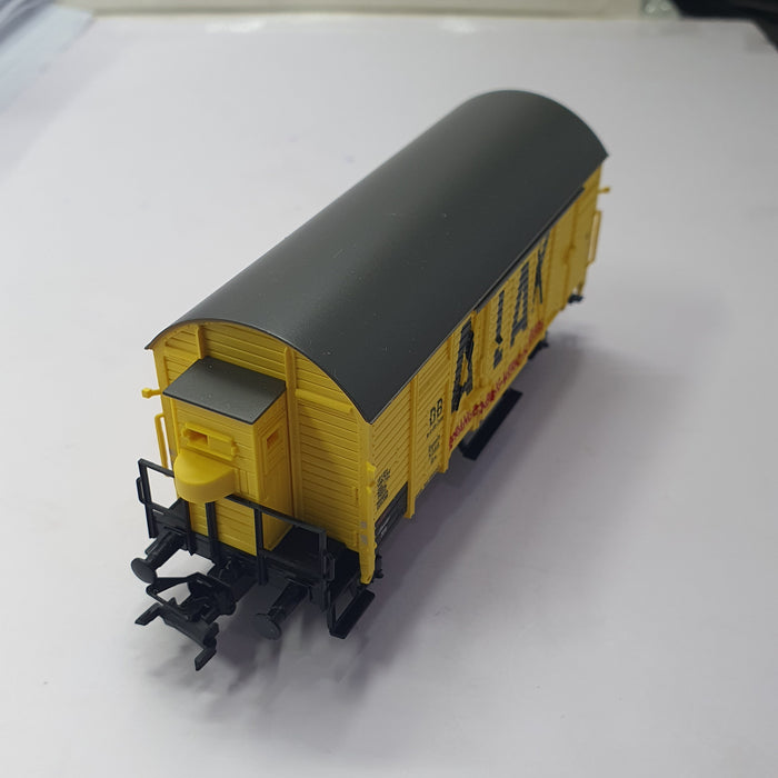 MARKLIN H0 48160 1/87 SCALE COVERED GOODS WAGON WITH BRAKEMAN's CAB JAHRESWAGEN 2010