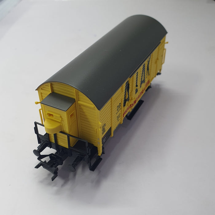 MARKLIN H0 48160 1/87 SCALE COVERED GOODS WAGON WITH BRAKEMAN's CAB JAHRESWAGEN 2010