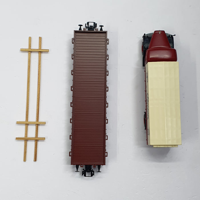 MARKLIN H0 46361 1/87 SCALE  DB R02 STAKE CAR WITH MAN F8 FLATBED TRUCK LOAD