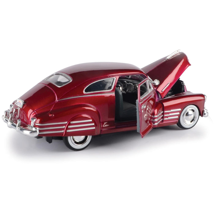 MAISTO 52921 RED 1:25 1948 CHEVROLET FLEETLINE AEROSEDAN DIECAST MODEL