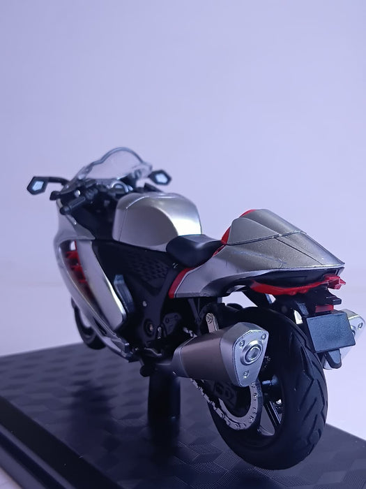 HAYABUSA M18-5B 1:18 SUZUKI DIE-CAST BIKE MODEL SILVER/BLACK