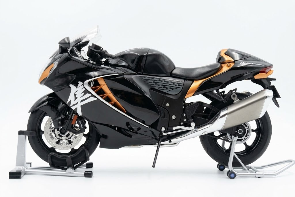 SUZUKI M6-3B 1/6 ALLOY MOTORCYCLE MODEL DIECAST BLACK & GOLD METAL VEHICLE