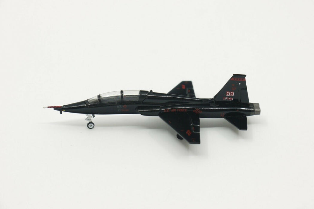 Airplane Diecast  T-38 Talon 1:200 Scale Model No.7327