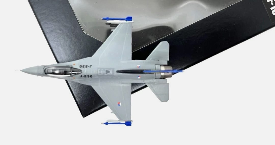 AIRPLANE DIECAST F-16LB/D M SERIES SCALE 1/200