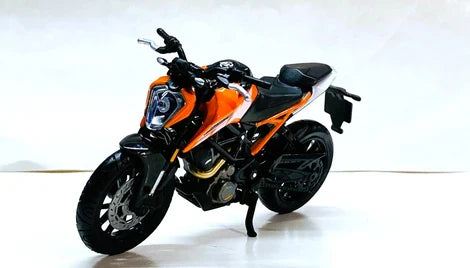 BBURAGO  KTM 250 DUKE 1/18 DIECAST MODEL BIKE (28-91083