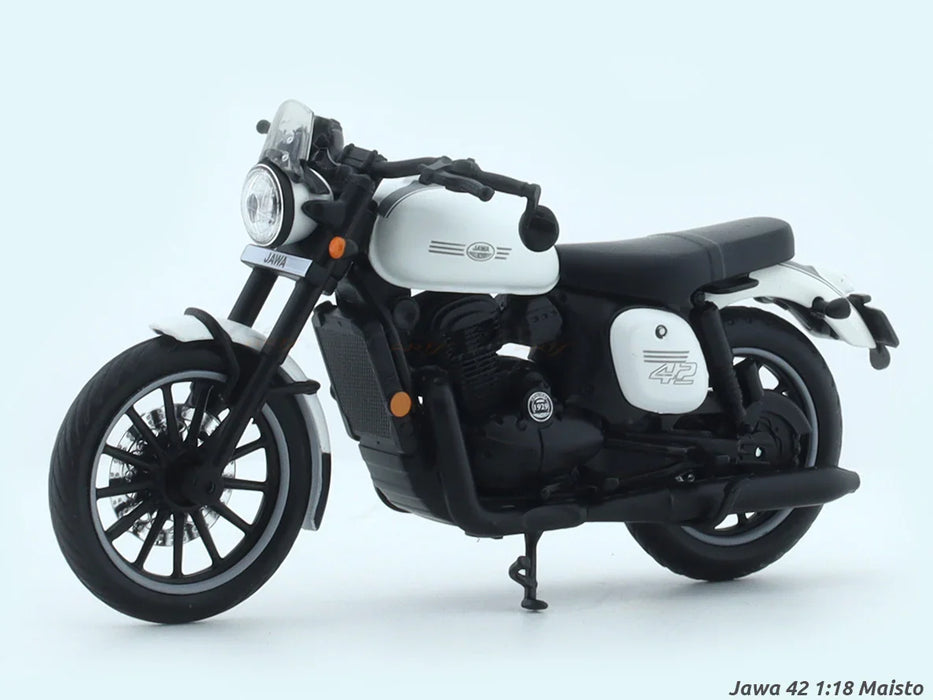 MAISTO JAWA 42 WHITE 1:18 SCALE DIECAST CLAJMT00320