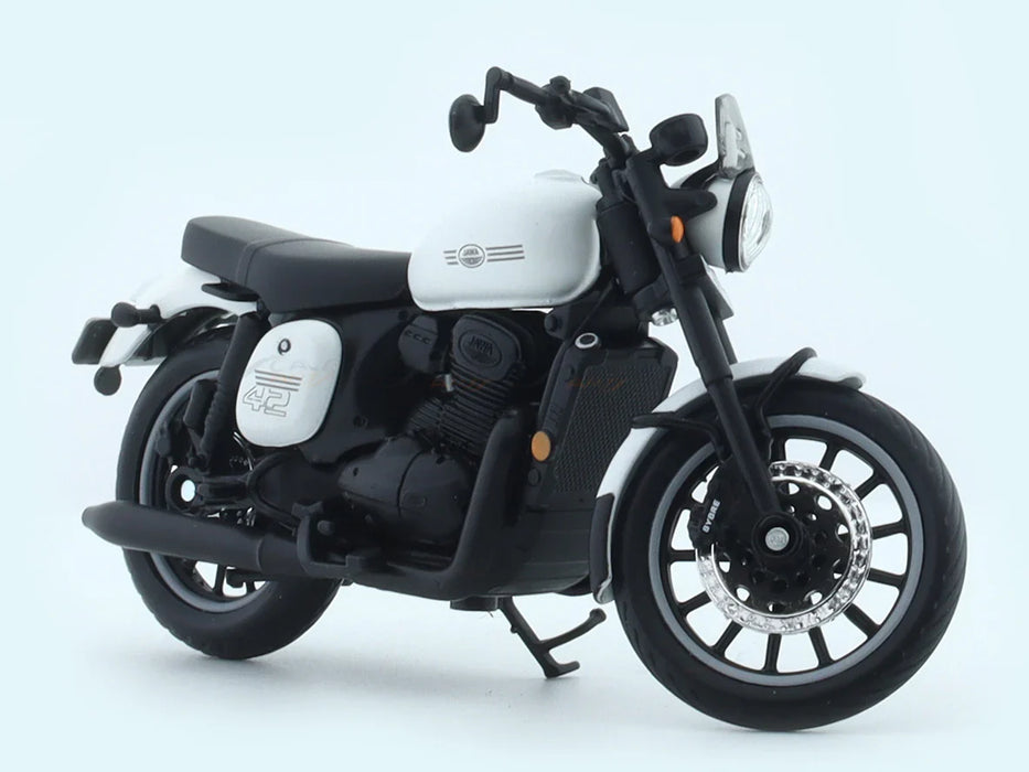 MAISTO JAWA 42 WHITE 1:18 SCALE DIECAST CLAJMT00320
