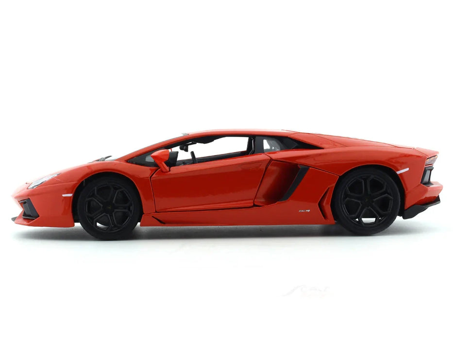 BBURAGO LAMBORGHINI AVENTADOR LP700-4 1:18  DIECAST SCALE MODEL 18-91033X