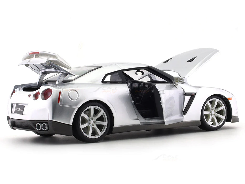 BBURAGO 2009 NISSAN GT-R (R35) LIQUID SILVER 1/18 SCALE 18-01921