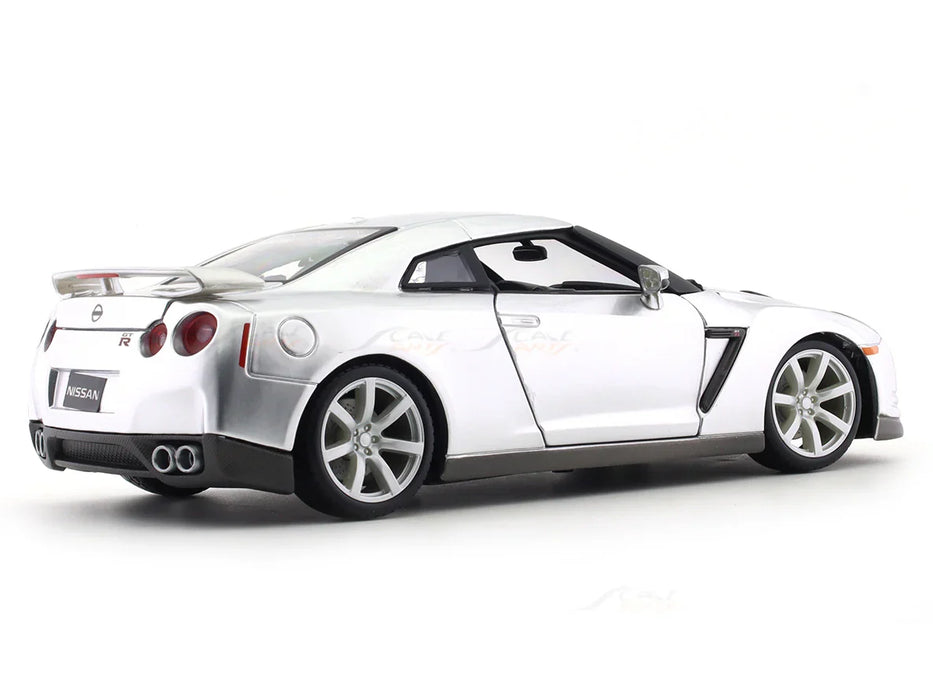 BBURAGO 2009 NISSAN GT-R (R35) LIQUID SILVER 1/18 SCALE 18-01921
