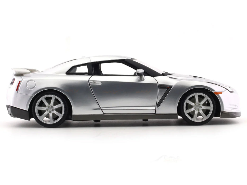 BBURAGO 2009 NISSAN GT-R (R35) LIQUID SILVER 1/18 SCALE 18-01921