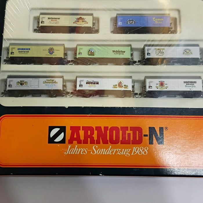 ARNOLD N-0158 N SCALE MODEL-TRAIN FREIGHT WAGON SET: A SET OF 8 DB (GERMAN RAIL) REFRIGERATED TRUCKS FROM 1988