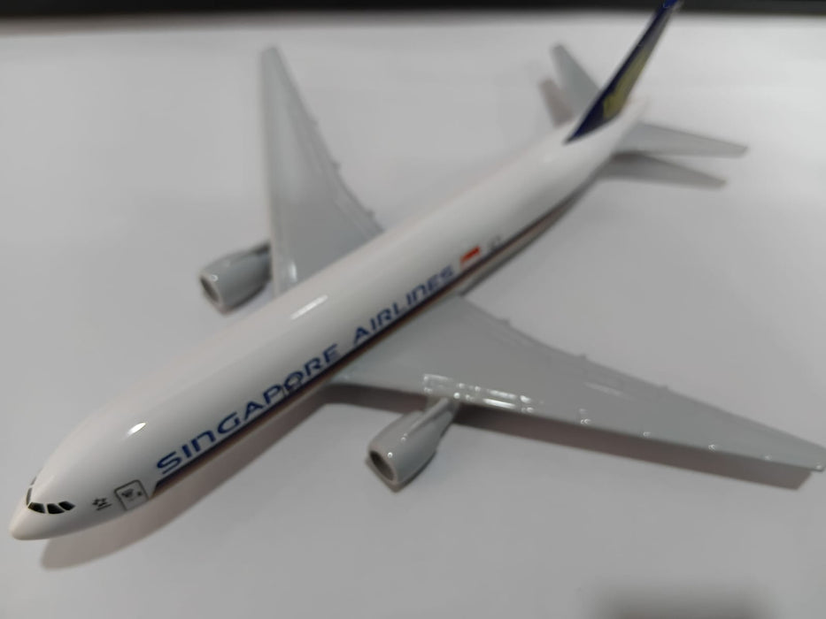 AIPLANE DIECAST SINGAPORE AIRLINE 9V-SWY 16CM