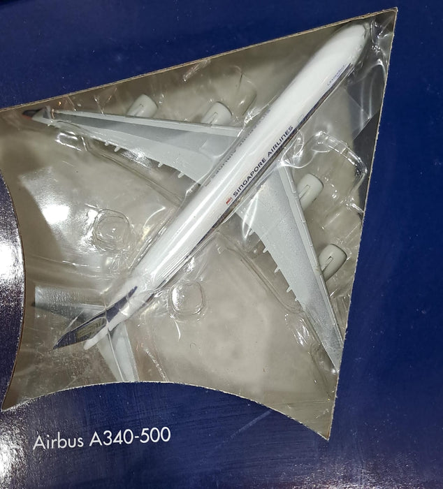 THE SINGAPORE AIRLINES HERITAGE SERIES 3-THE ESSENTIAL MODEL PLANE COLLECTION