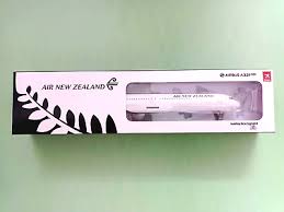 DIE CAST AIRPLANE HOGAN AIRBUS A321NEO AIR NEW ZEALAND SCALE 1/200 MODEL WHITE ZK-NNB 11694