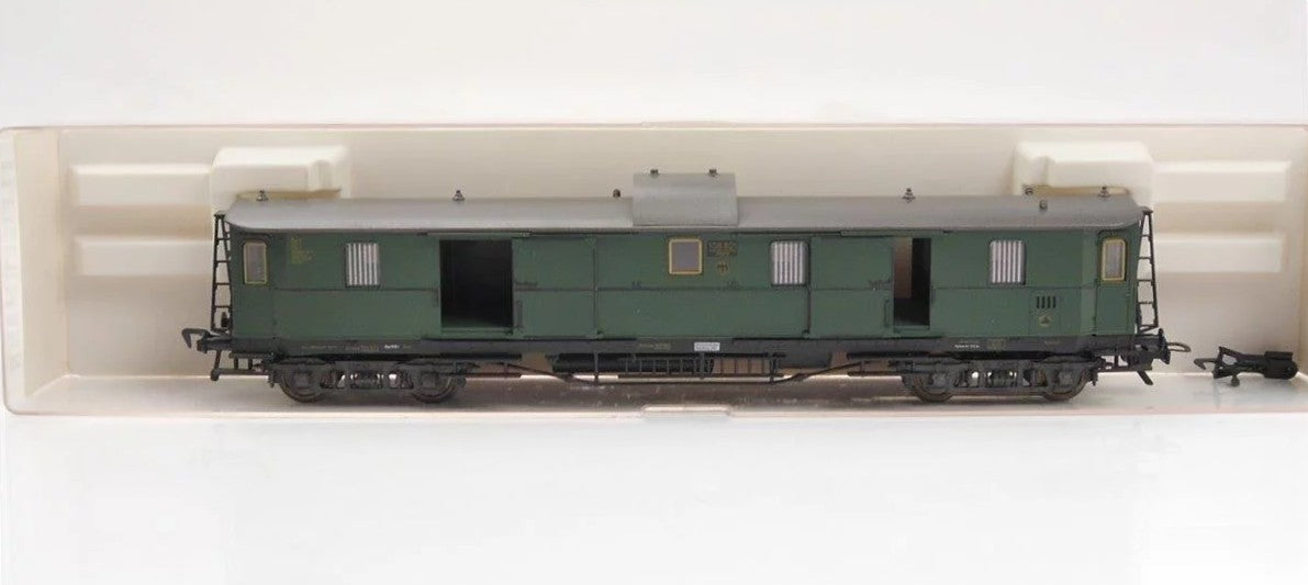 FLEISCHMANN H0 5084 VINTAGE VAN WITH GUARDHOUSE BAGGAGE CAR 108601 ALTONA DRG