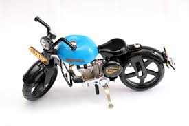 DIE CAST MOTORCYCLE BULLET CLASSIC 550 BIKE MODEL METAL WITH SIDE STAND BLUE