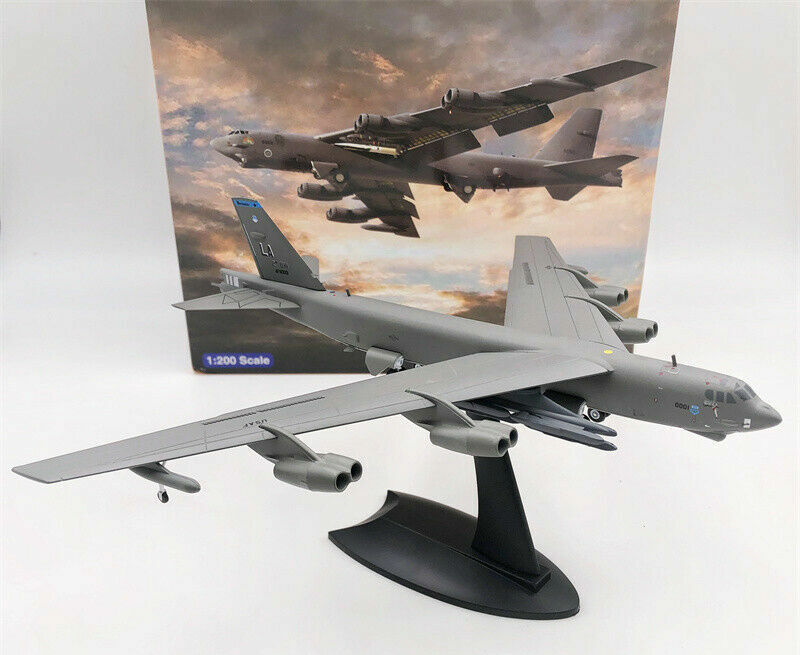 DIE CAST AIRPLANE MODEL B-52H STRATOFORTRESS 1/200