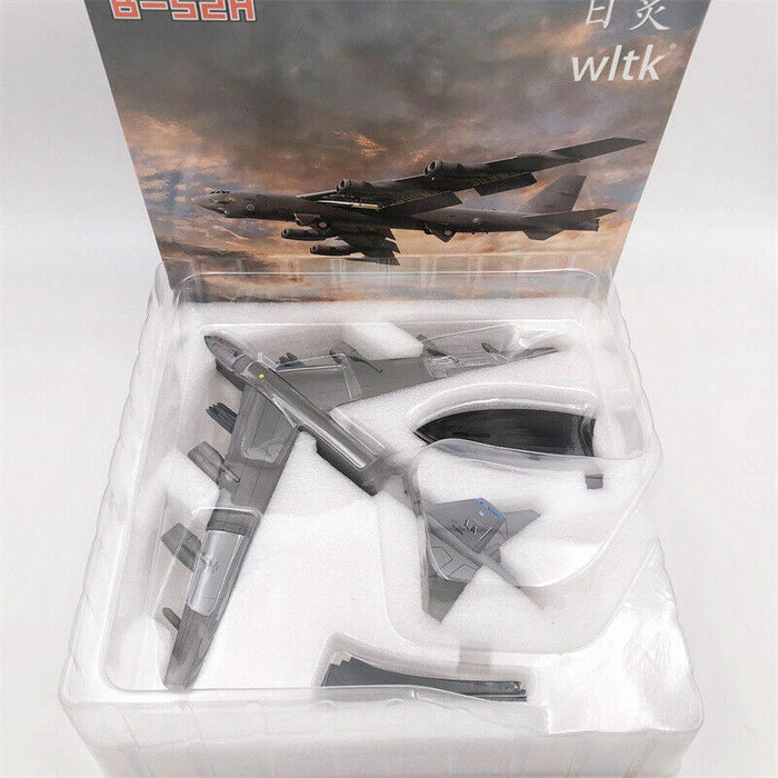 DIE CAST AIRPLANE MODEL B-52H STRATOFORTRESS 1/200