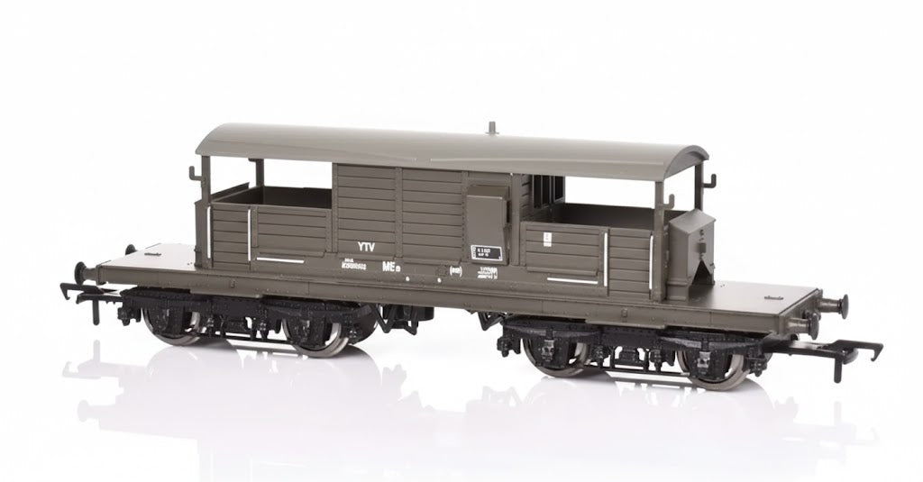 BACHMANN 33-826B OO GAUGE 1/76 SCALE 25 TON QUEEN MARY BRAKE VAN BR DEPARTMENTAL OLIVE GREEN WAGON